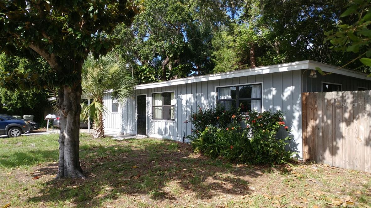 850 S School Ave., Sarasota, FL 34237