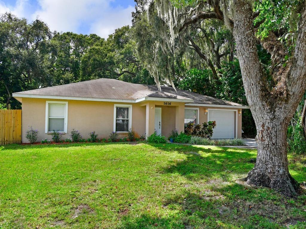 1616 3rd Ave., Bradenton, FL 34208