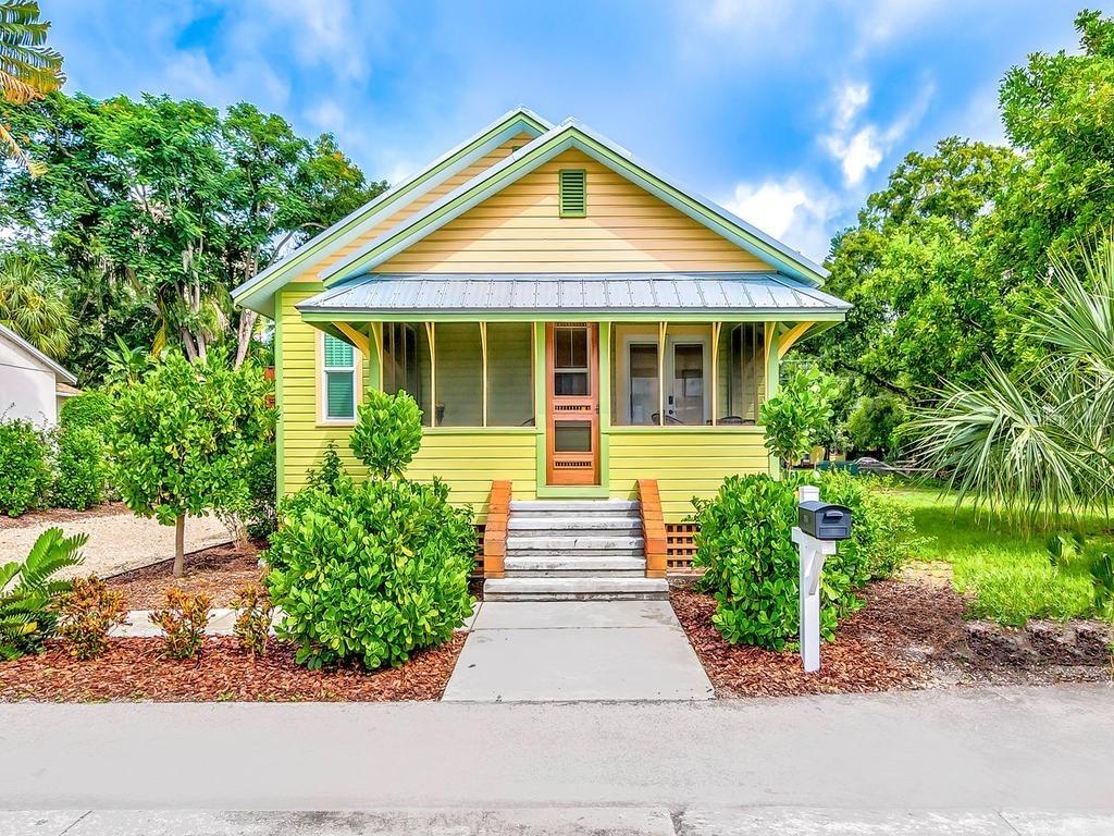 1651 Devonshire Ln., Sarasota, FL 34236