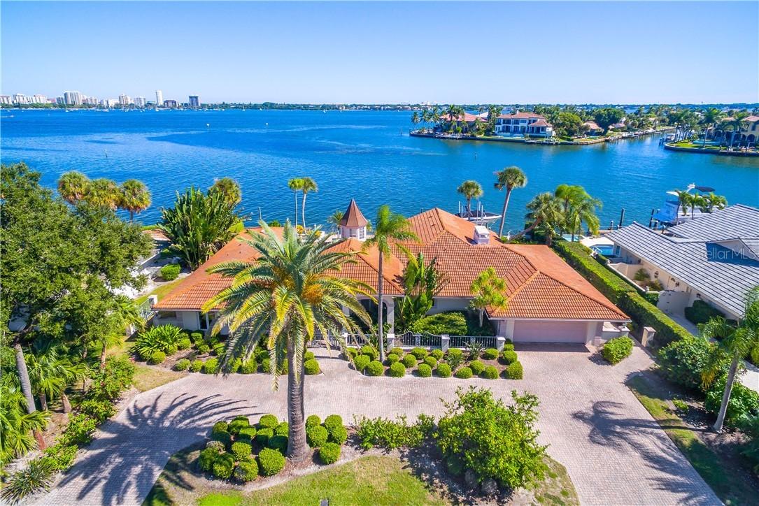 251 Robin Dr., Sarasota, FL 34236