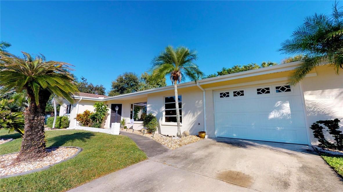 2621 Tanglewood Dr., Sarasota, FL 34239