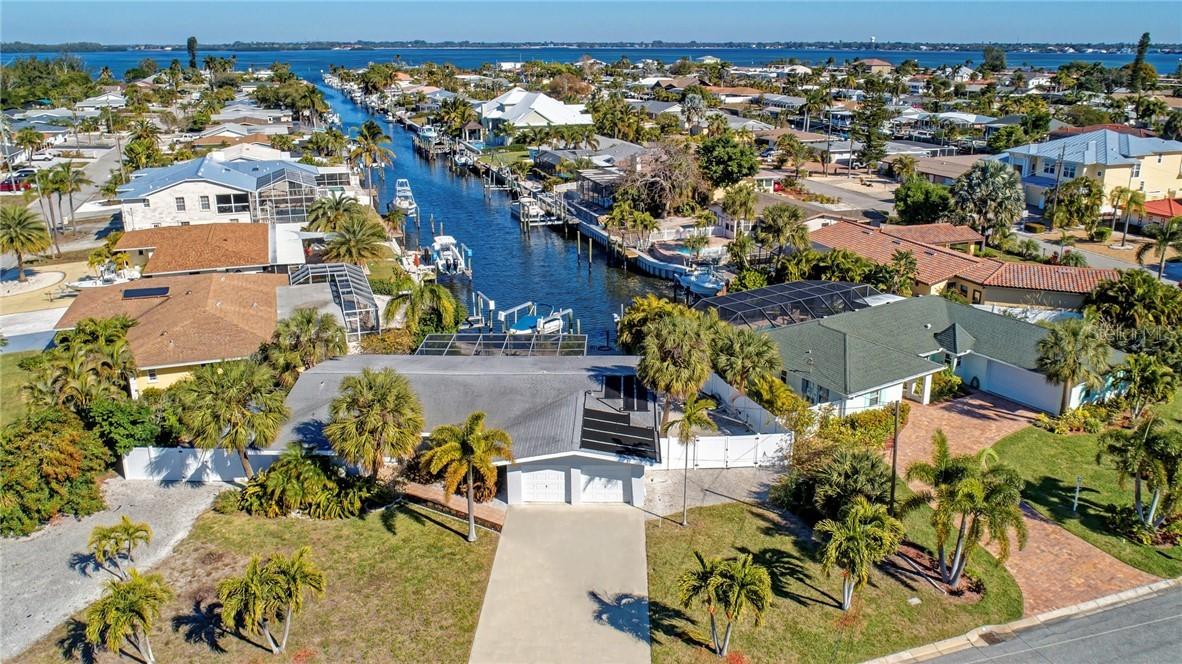 10012 Royal Palm Dr., Bradenton, FL 34210