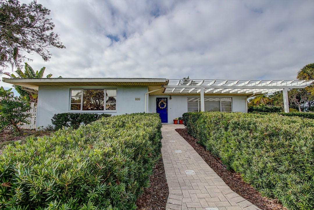656 Hillcrest Dr., Bradenton, FL 34209