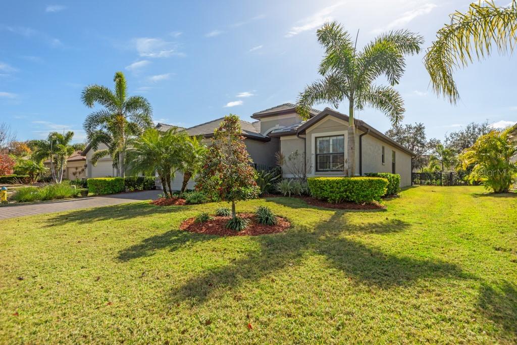 7702 Rio Bella Pl., University Park, FL 34201