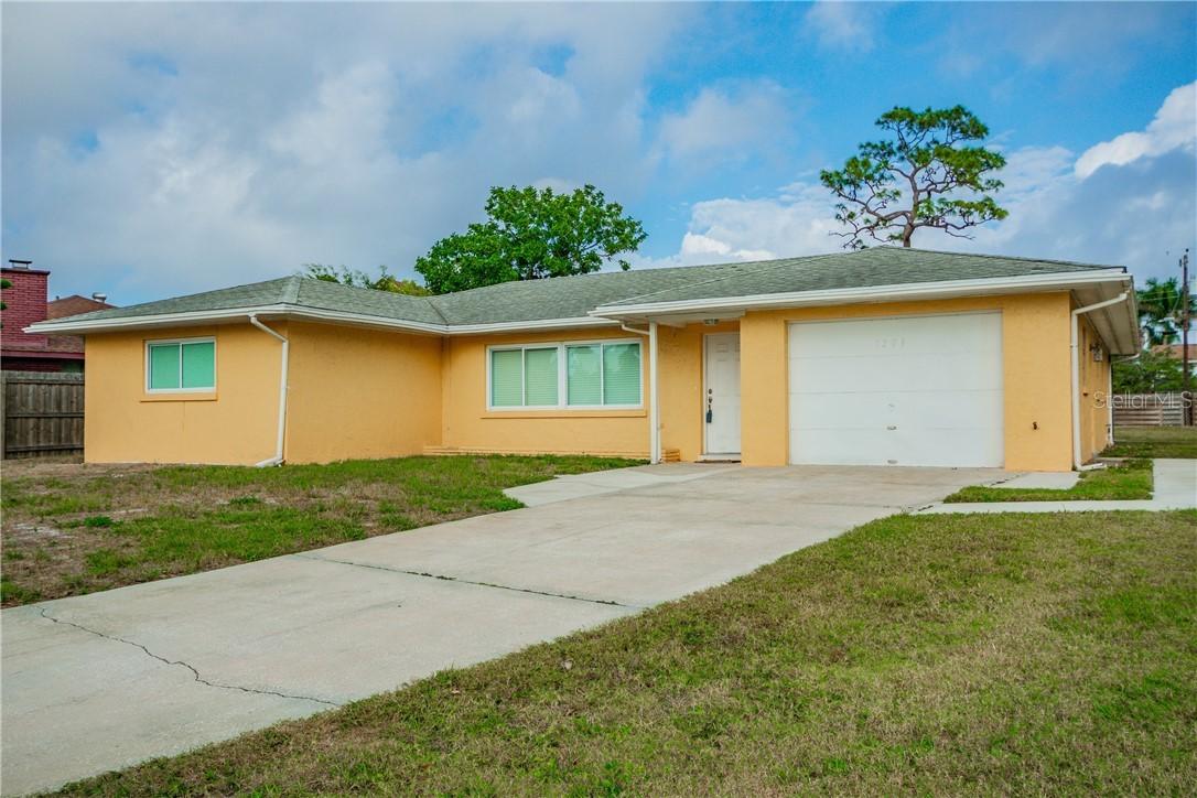 1203 De Narvaez Ave., Bradenton, FL 34209
