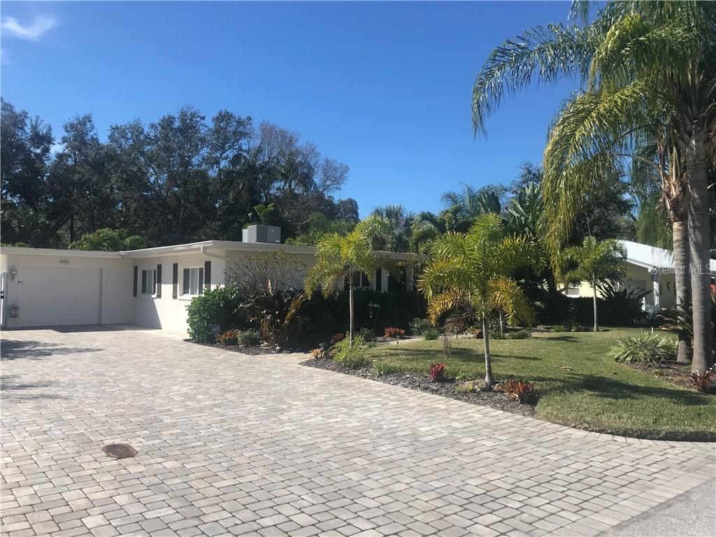 4815 3rd Ave., Bradenton, FL 34209