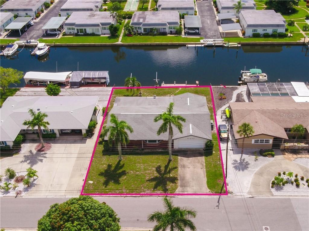 9819 Royal Palm Dr., Bradenton, FL 34210