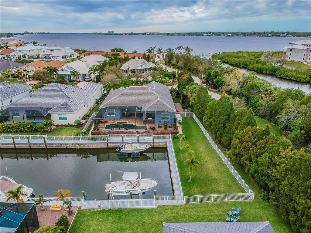 595 Fore Dr., Bradenton, FL 34208