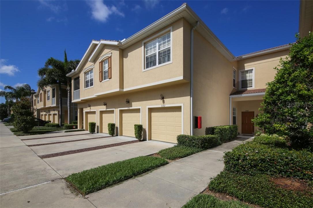 3787 Parkridge Cir. #3-102, Sarasota, FL 34243