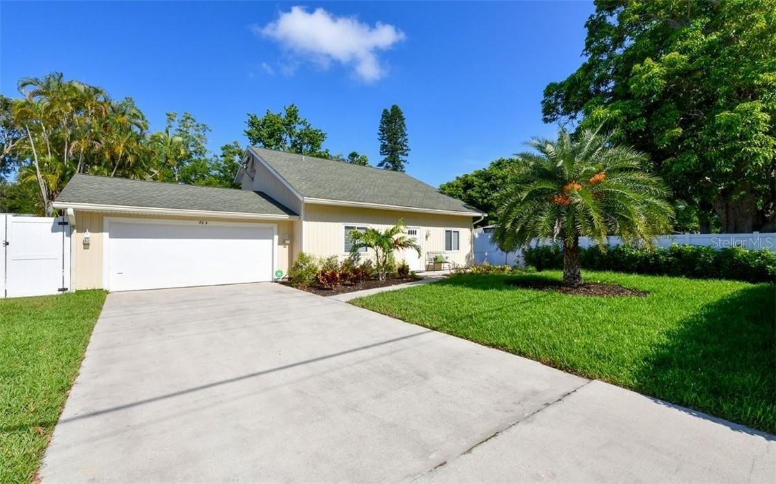 708 71st St., Bradenton, FL 34209