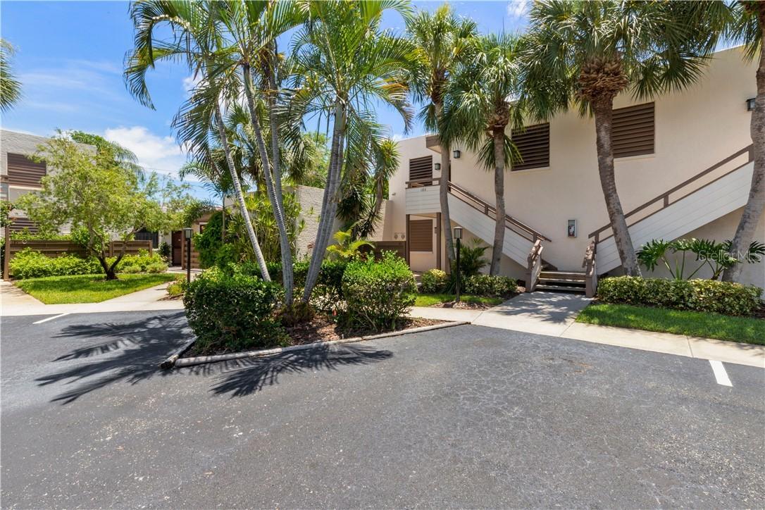 186 Pineneedle Dr., Bradenton, FL 34210