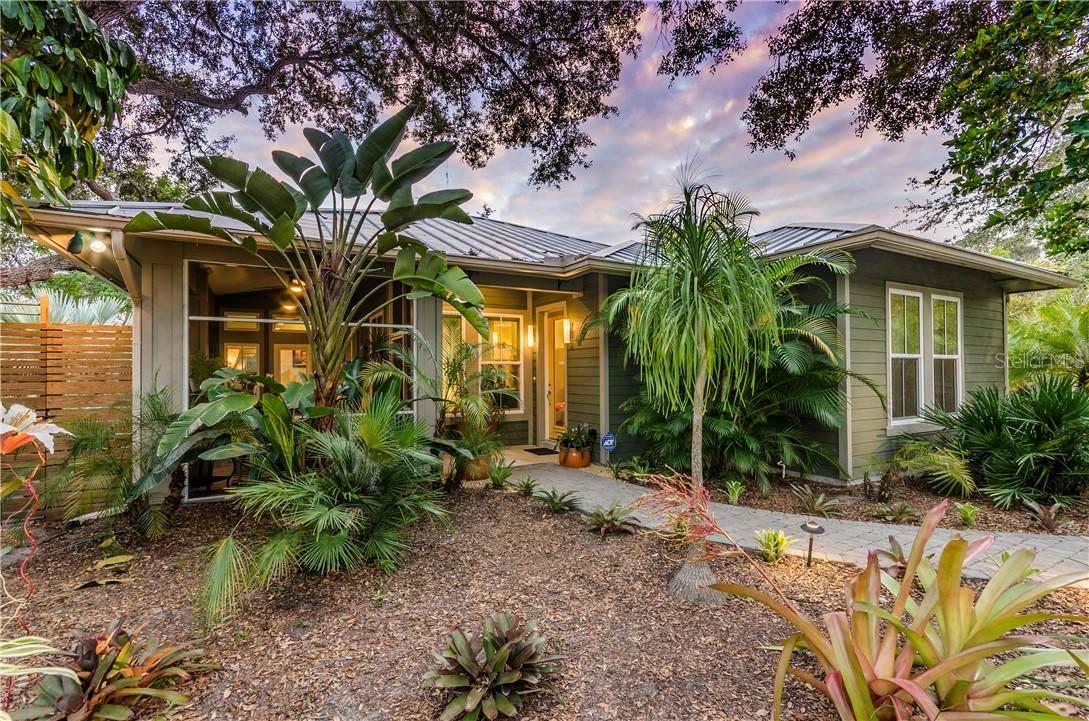 2324 Roselawn Cir., Sarasota, FL 34231