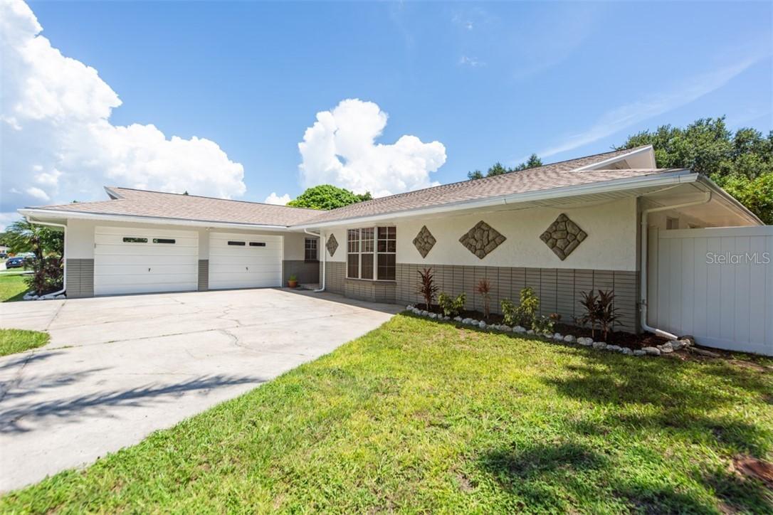 1020 67th Avenue Dr., Bradenton, FL 34207