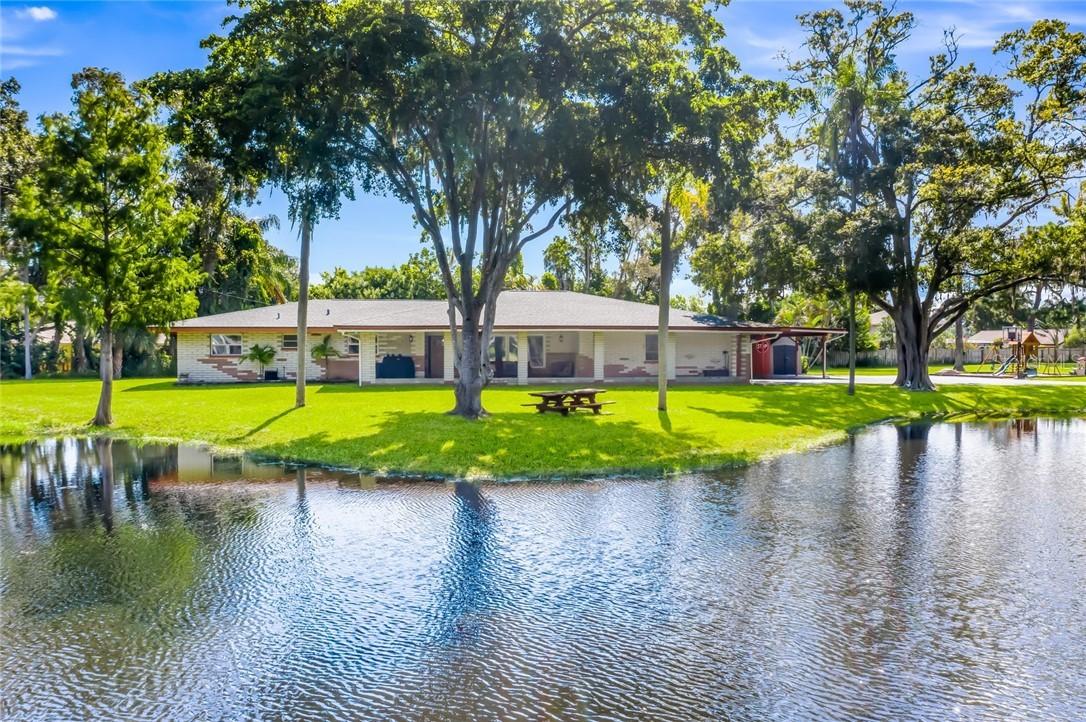 3260 Restful Ln., Sarasota, FL 34231