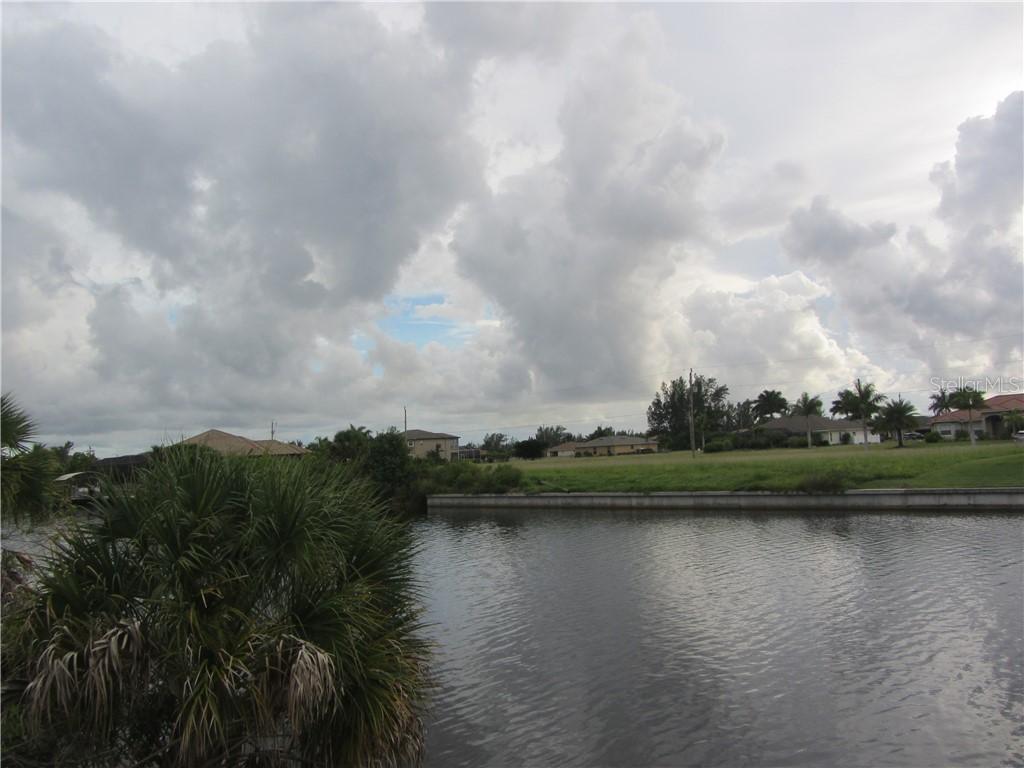 827 NW 36th Pl., Cape Coral, FL 33993