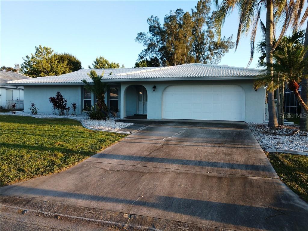 3235 Village Green Dr., Sarasota, FL 34239