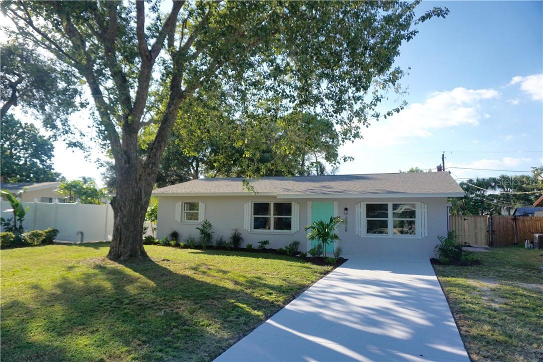 2328 Amanda Dr., Sarasota, FL 34232