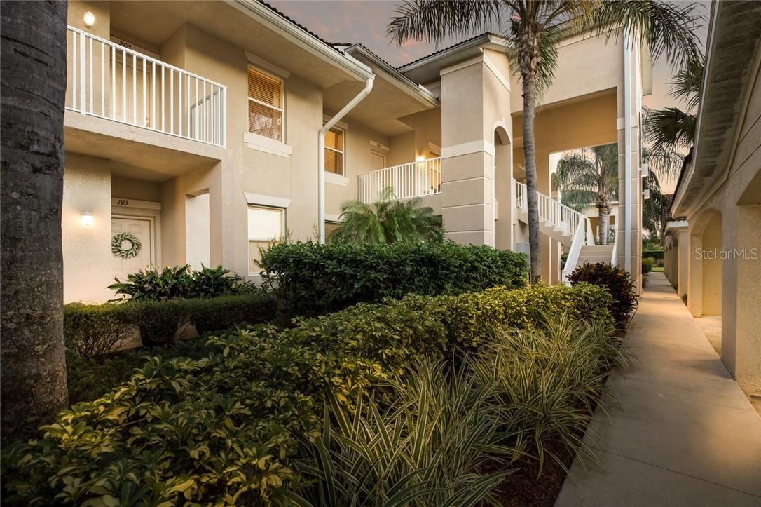 1011 Fairwaycove Ln. #204, Bradenton, FL 34212