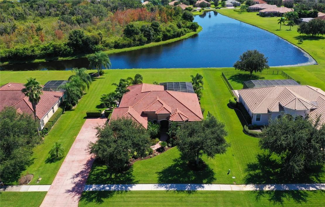 417 Country Meadows Way, Bradenton, FL 34212