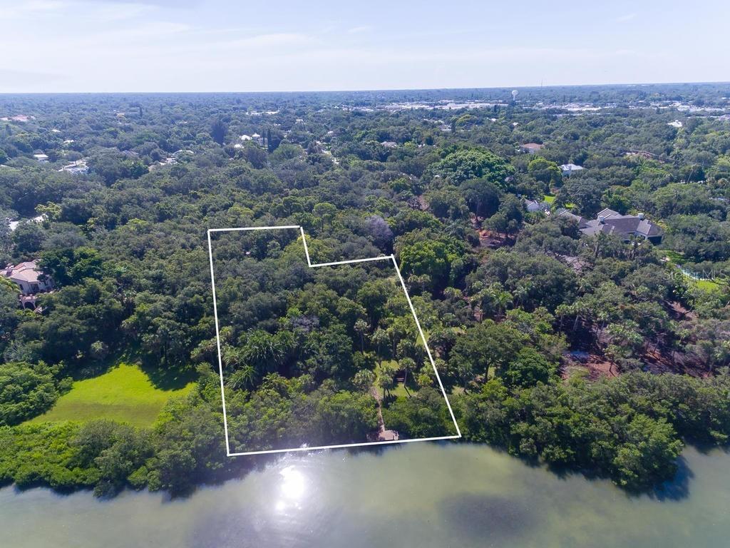 3246 Old Oak Dr., Sarasota, FL 34239