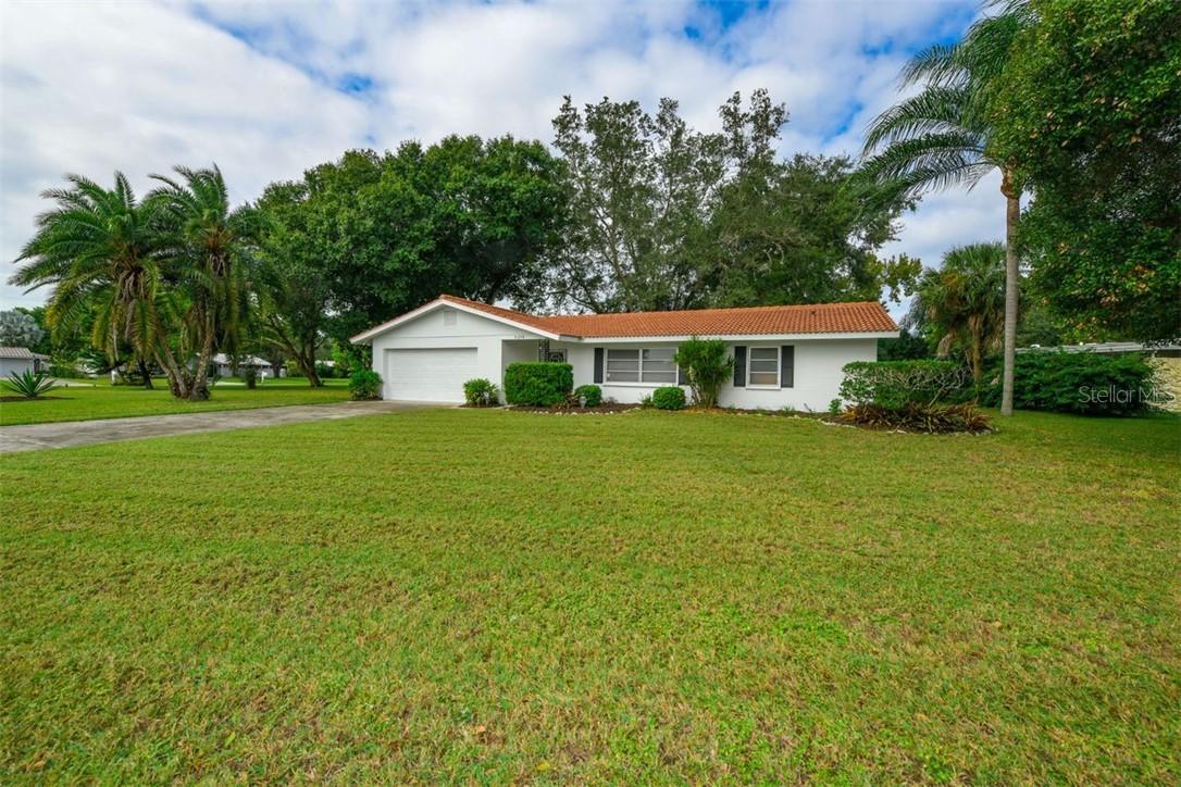 3279 Pine Valley Ln., Sarasota, FL 34239