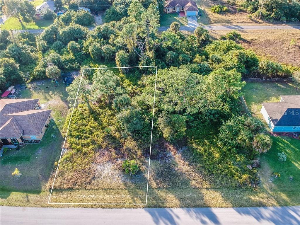 526 Bronx Ave., Lehigh Acres, FL 33974