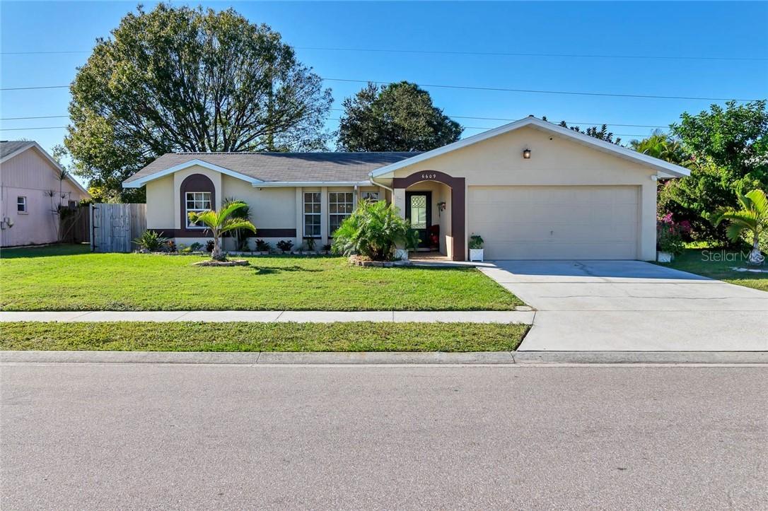6609 64th Dr., Palmetto, FL 34221