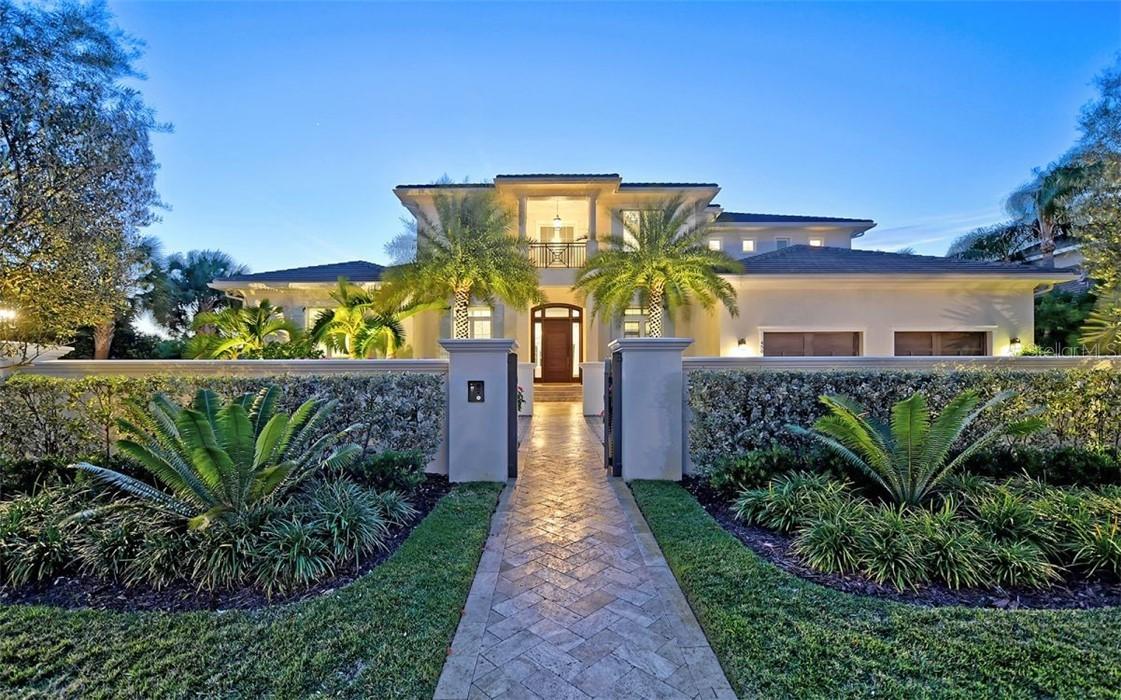 450 Meadow Lark Dr., Sarasota, FL 34236