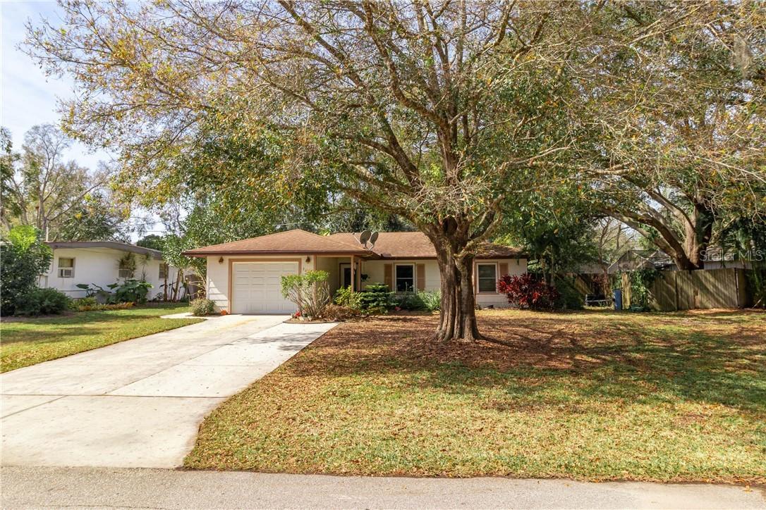2034 Amanda Dr., Sarasota, FL 34232
