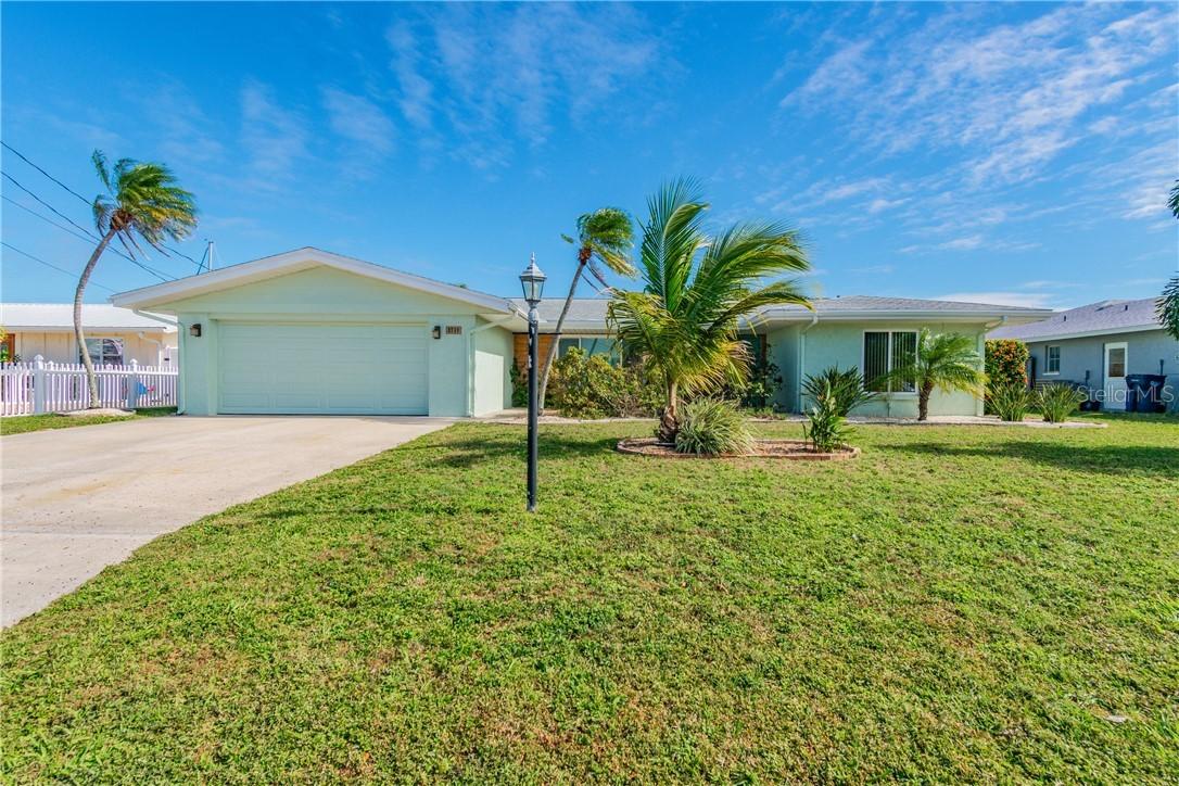 3711 Royal Palm Dr., Bradenton, FL 34210