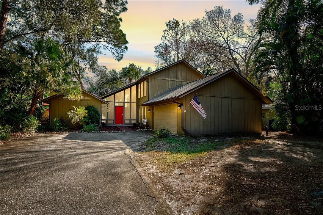 2215 Wells Ave., Sarasota, FL 34232