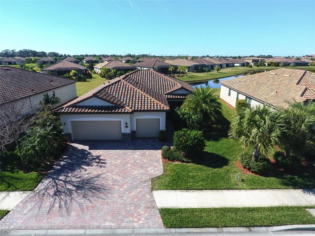 214 Whispering Palms Ln., Bradenton, FL 34212