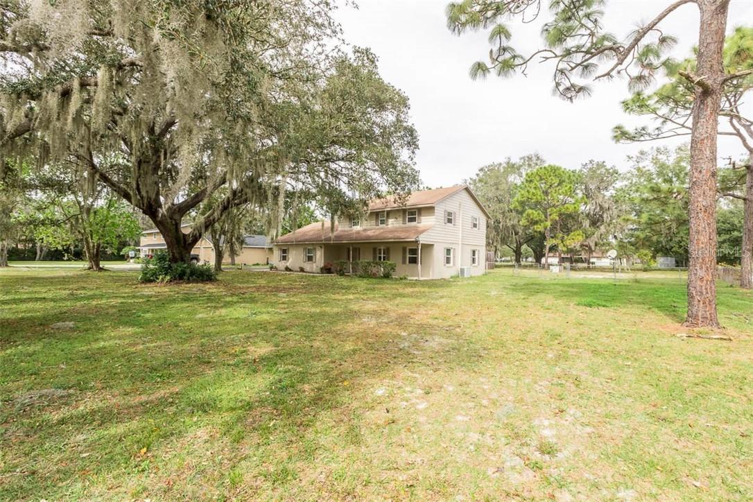 2106 Betty Ann Dr., Auburndale, FL 33823