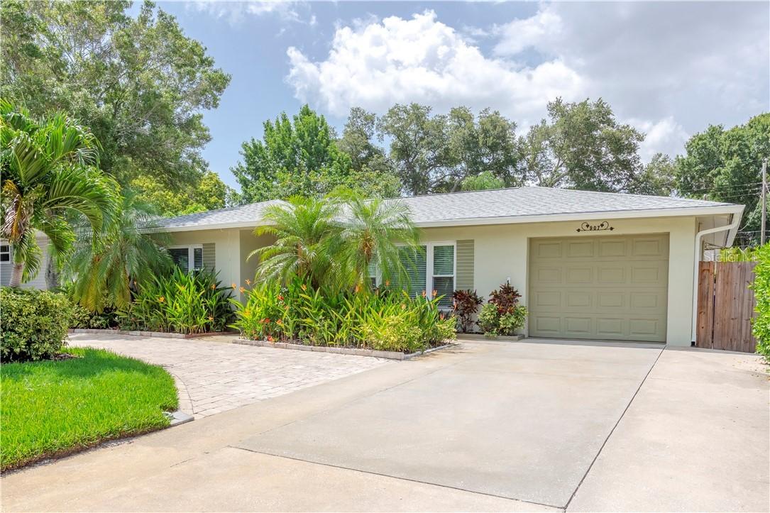 907 6th Ave., Largo, FL 33770