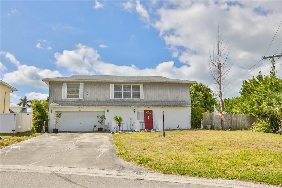 8521 43rd Ave., Bradenton, FL 34209