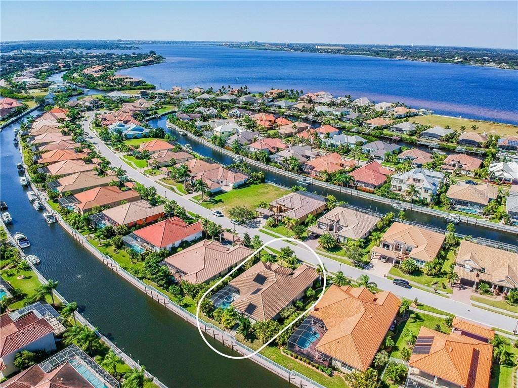 557 Mast Dr., Bradenton, FL 34208