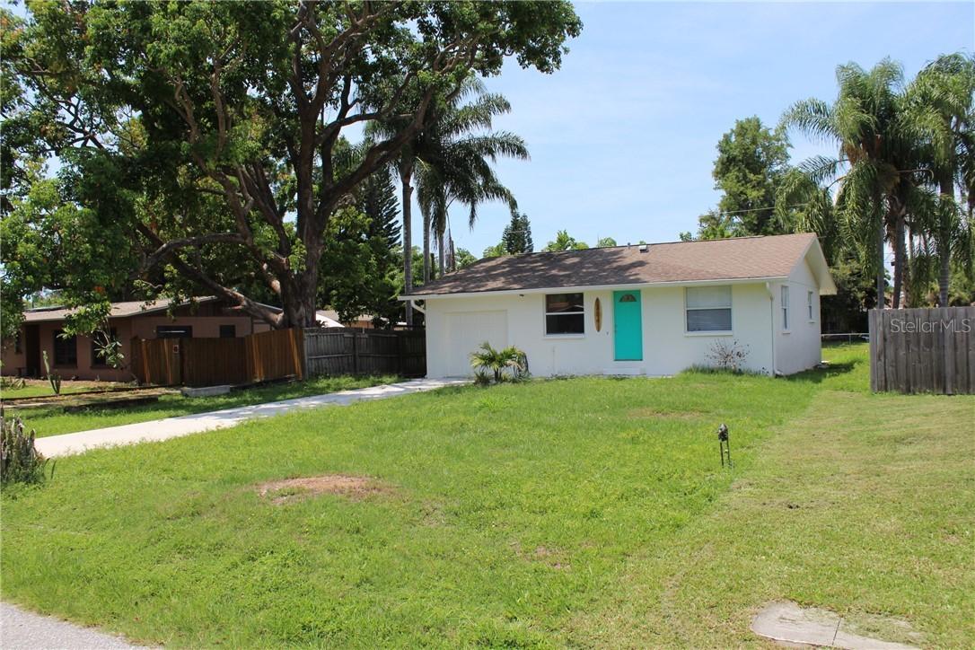 304 Pameto Rd., Nokomis, FL 34275