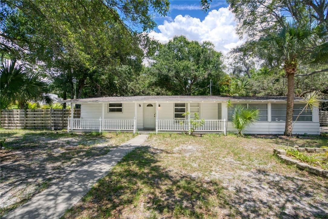 1423 S Shade Ave., Sarasota, FL 34239