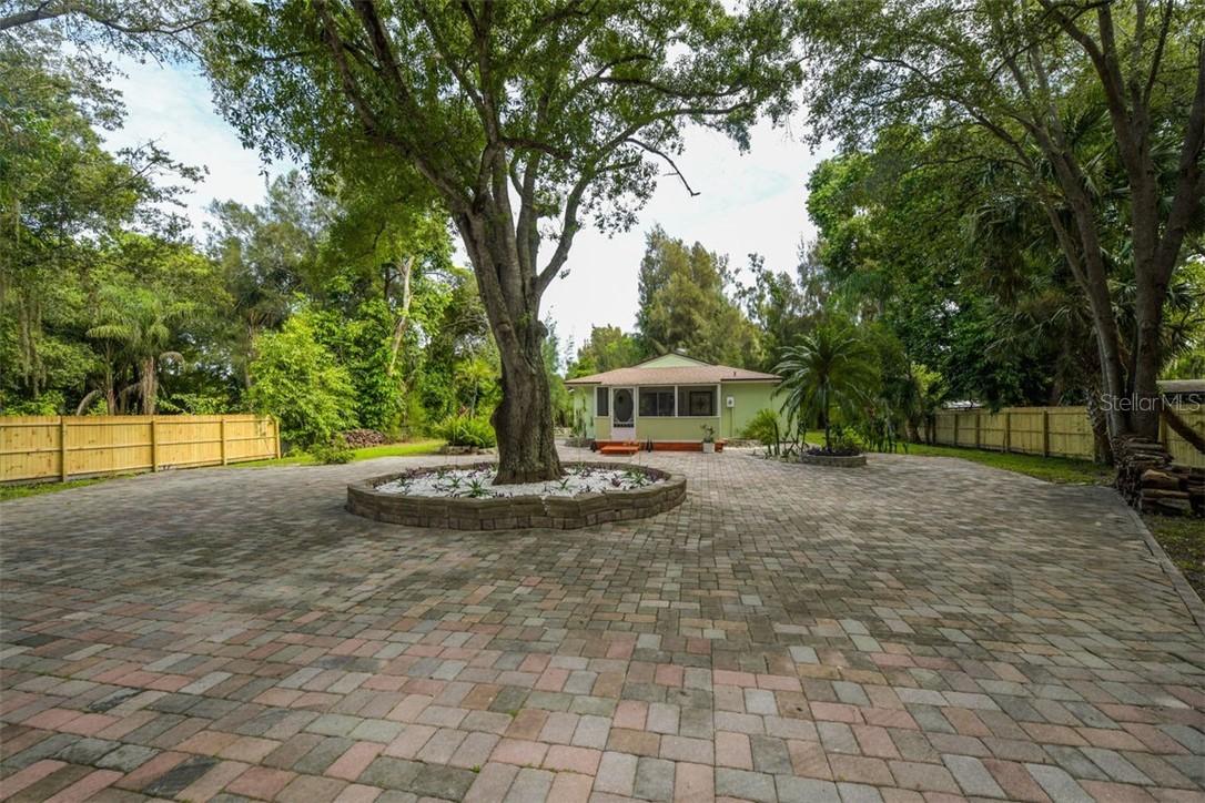 2549 19th St., Sarasota, FL 34234