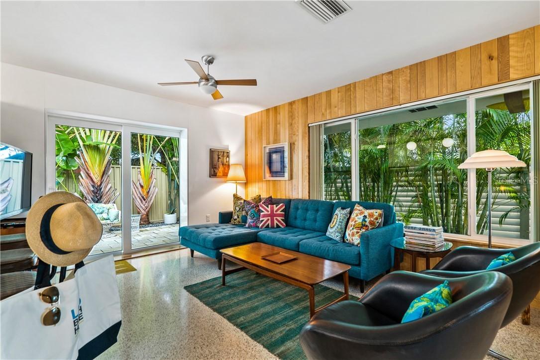 210 Grant Dr., Sarasota, FL 34236