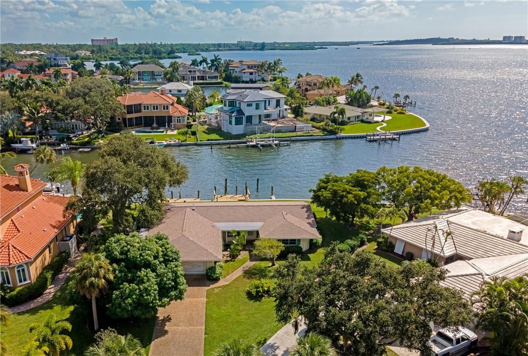1728 Little Pointe Cir., Sarasota, FL 34231