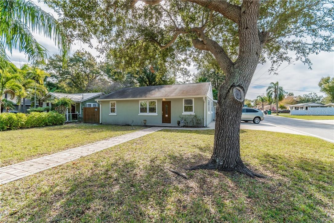 1711 6th St., Palmetto, FL 34221