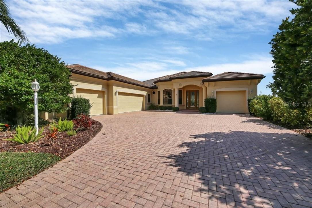 705 Country Meadows Way, Bradenton, FL 34212