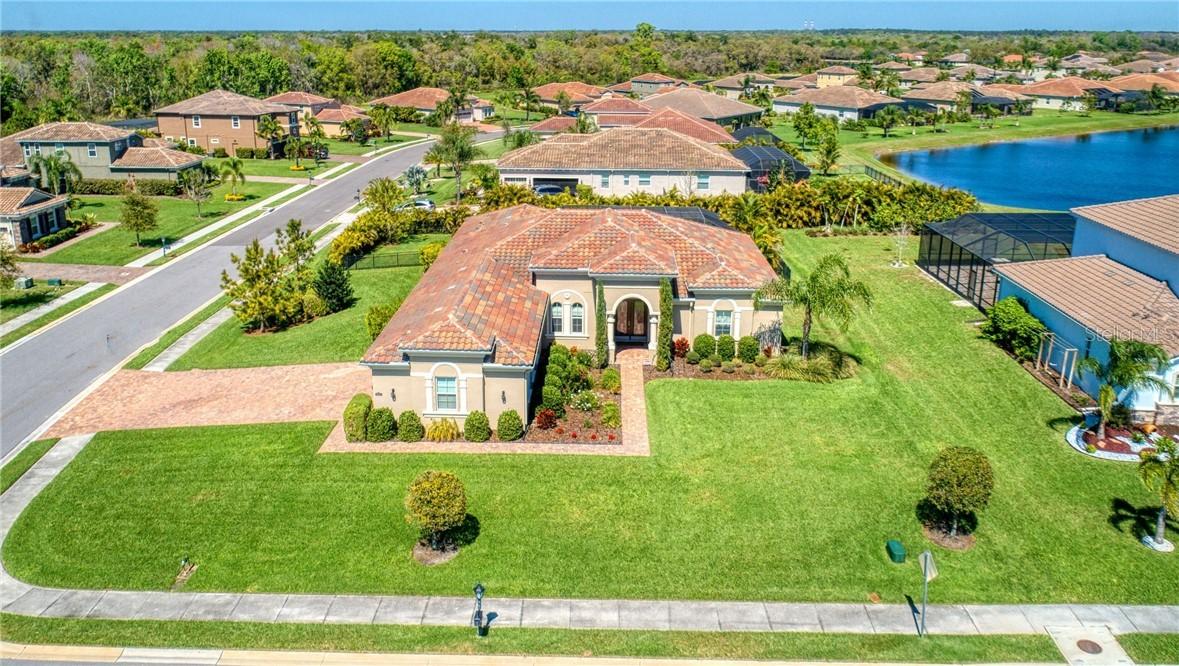 16601 5th Ave., Bradenton, FL 34212