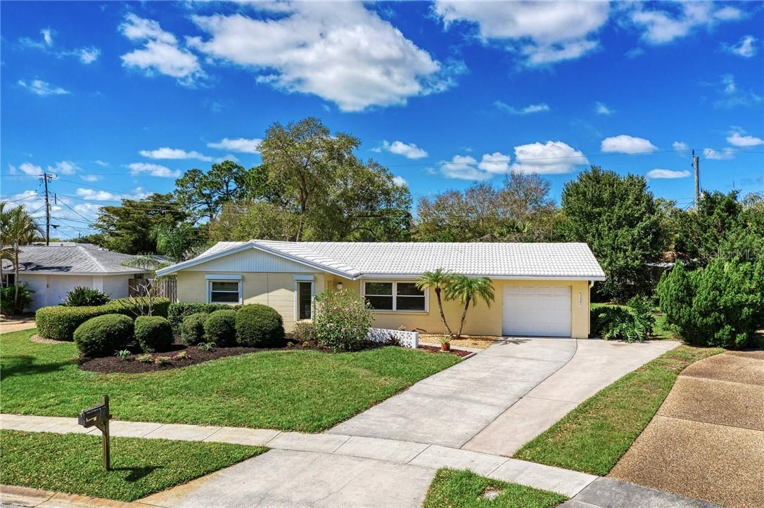 3321 Kenmore Dr., Sarasota, FL 34231