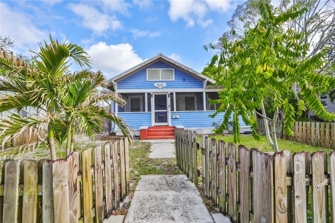 2120 6th Ave., Bradenton, FL 34205