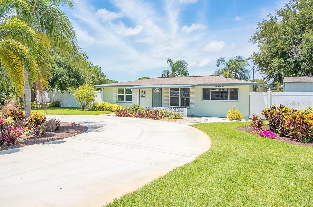 872 E 6th St., Englewood, FL 34223