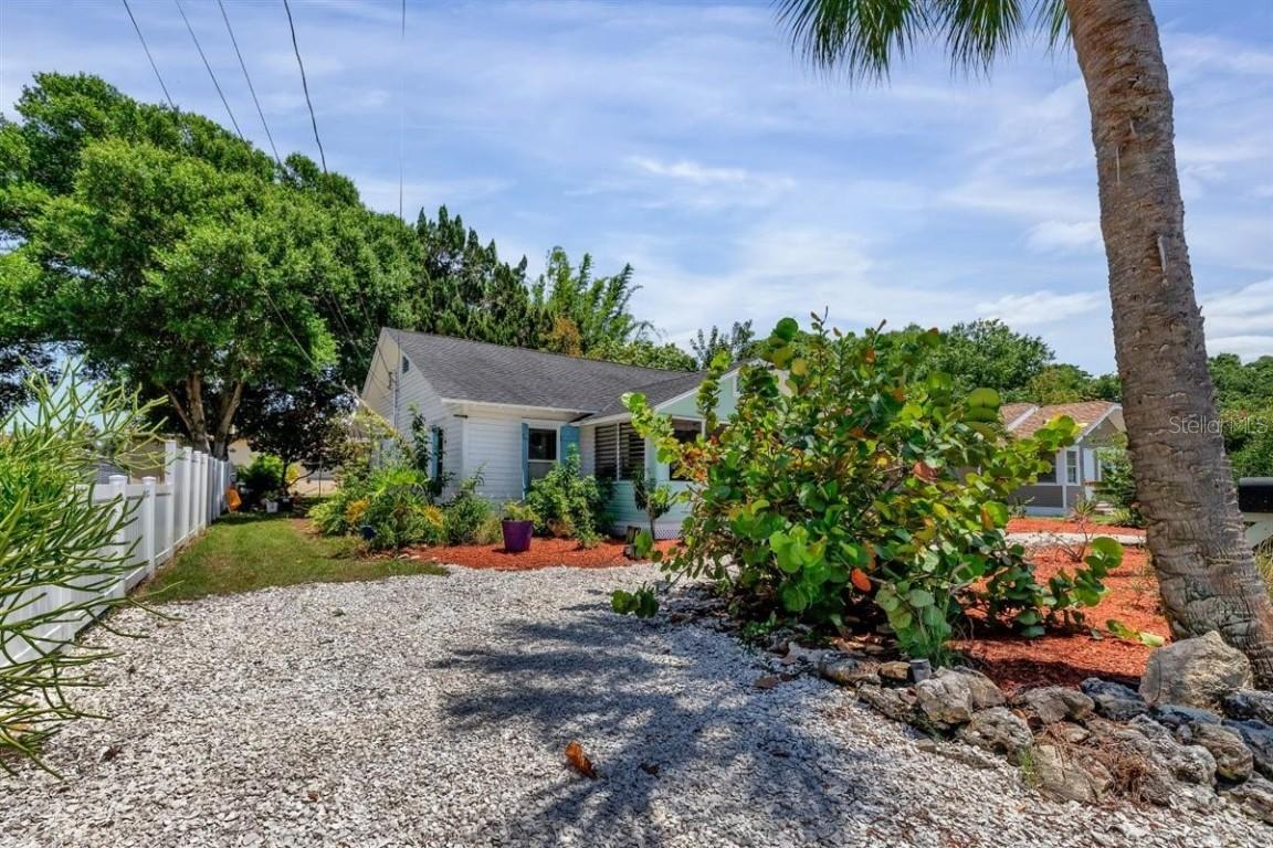 921 16th St., Bradenton, FL 34205