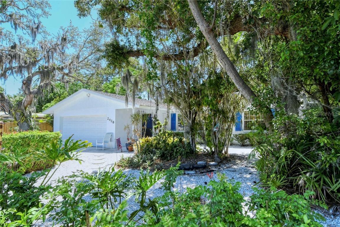 2428 Whippoorwill Cir., Sarasota, FL 34231