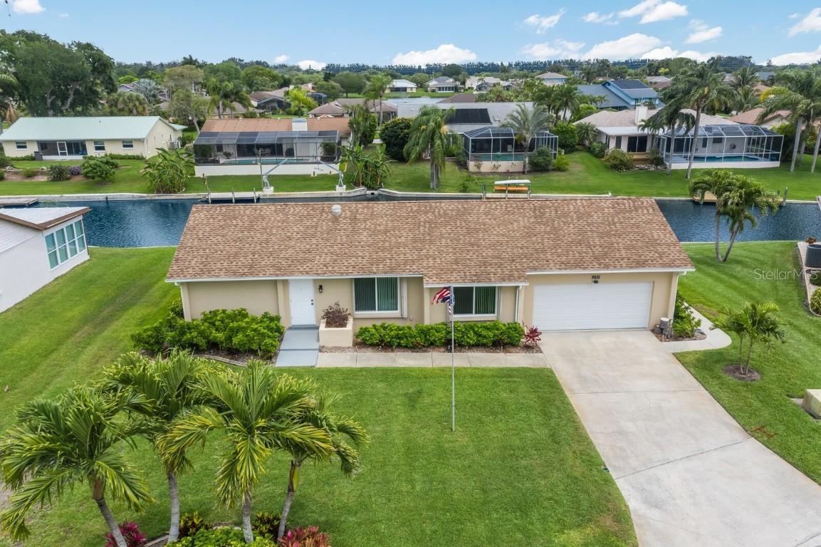 5011 Mangrove Point Rd., Bradenton, FL 34210